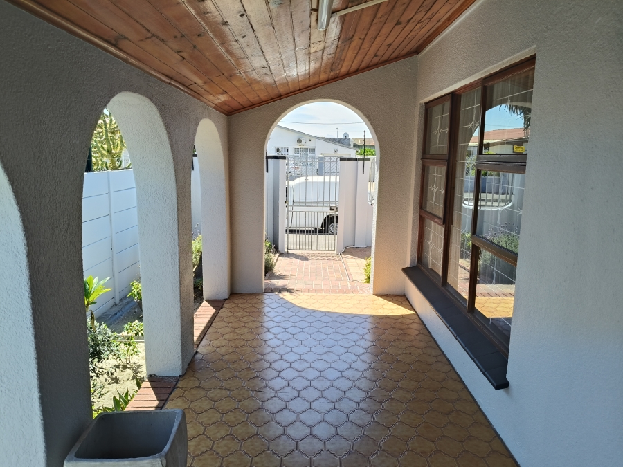 7 Bedroom Property for Sale in Cravenby Western Cape